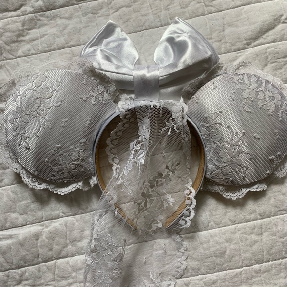 💍Bride & groom Disney Ears Set - Picture 4 of 7